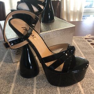 ISNOM Black platform heels size 8